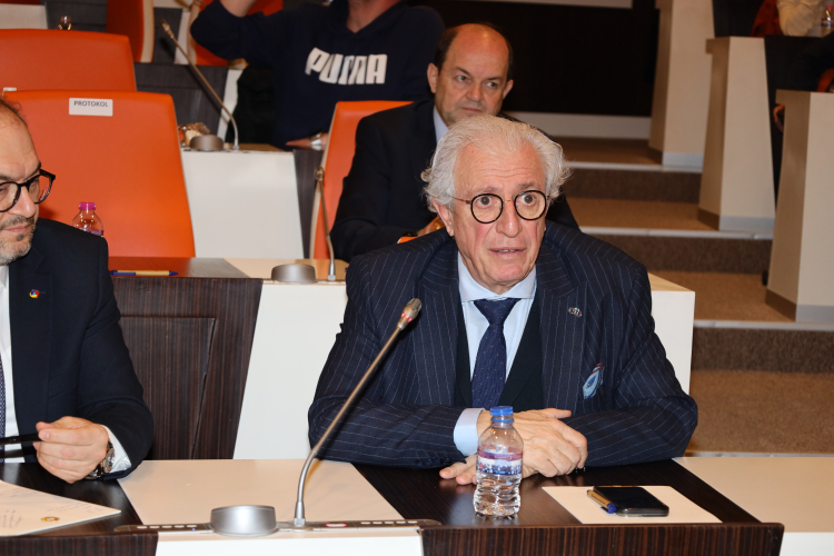 Afyonkarahisar'ın İhracat Hedefi 1 Milyar Dolar







