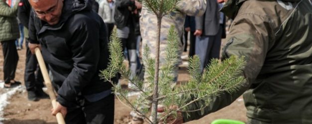 Kütahya'da ″6 Şubat Deprem Şehitleri Ormanı″ için fidanlar toprakla buluşturuldu.