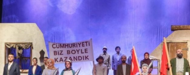 Uşak Şehir Tiyatrosu İstanbul'dan ödülle döndü
