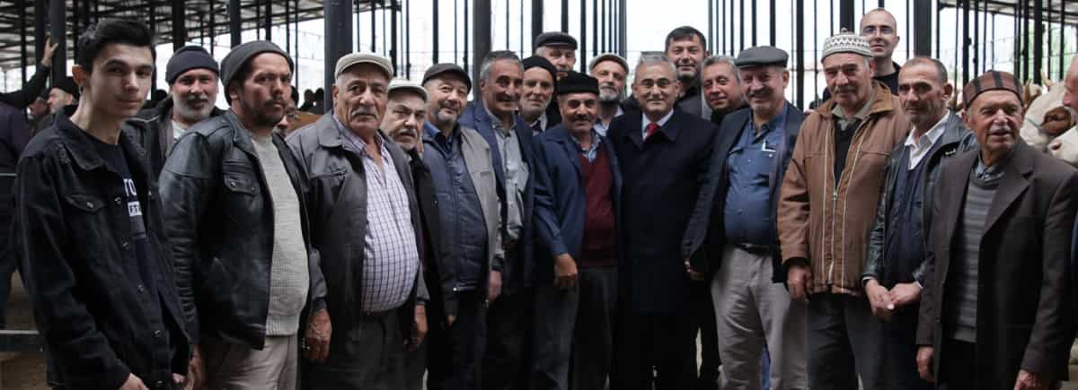 BAŞKAN IŞIK CANLI HAYVAN PAZARYERİ’Nİ ZİYARET ETTİ