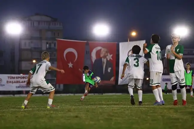 Denizli’de gençler 29 Ekim coşkusunu sporla kutladı