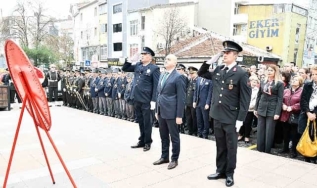 29 ekim cumhuriyet bayrami celenk sunma toreni gerceklestirildi
