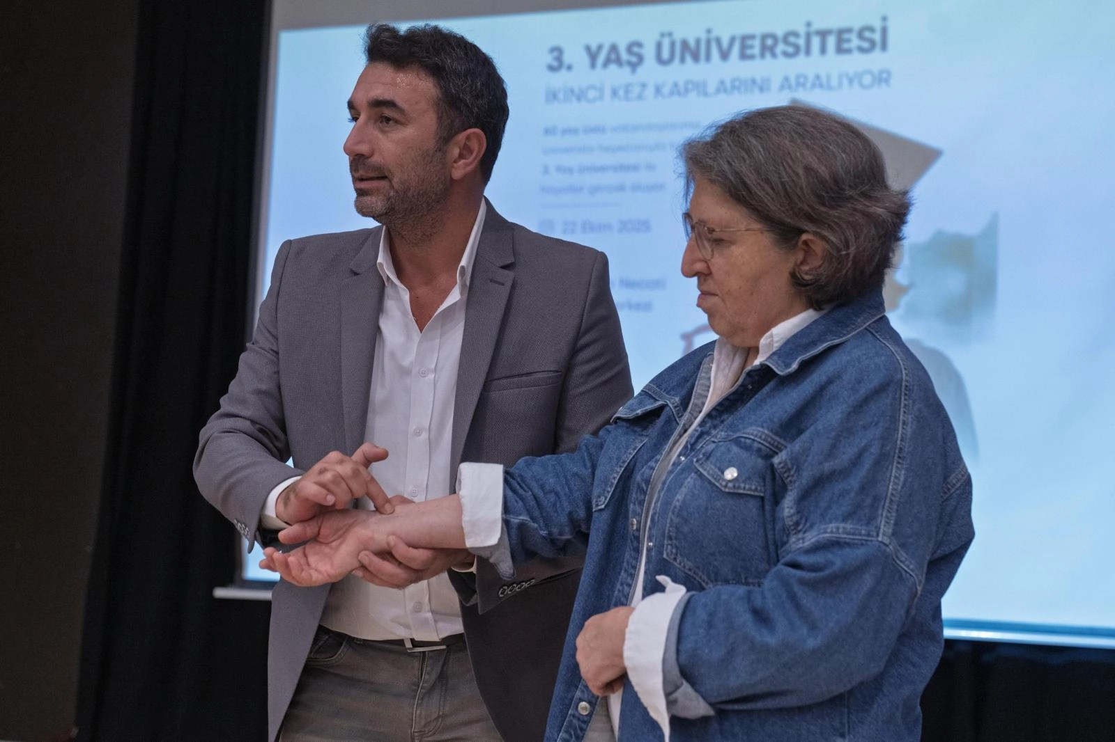İzmir’de 3. Yaş Üniversitesi: Yeni Merkezde Yeni Başlangıçlar 1 İzmir’de 3. Yaş Üniversitesi: Yeni Merkezde Yeni Başlangıçlar