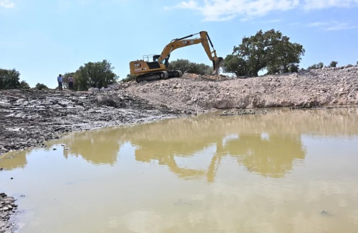 Manisa’da HİS Göletlerinde Temizlik Çalışmaları Sürüyor 1 Manisa’da HİS Göletlerinde Temizlik Çalışmaları Sürüyor