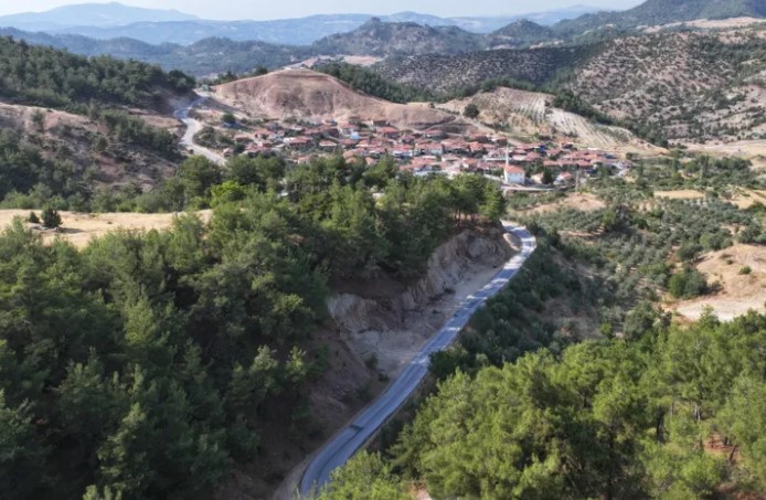 Gördes’te 30 Yıllık Yol Sorunu Son Buldu