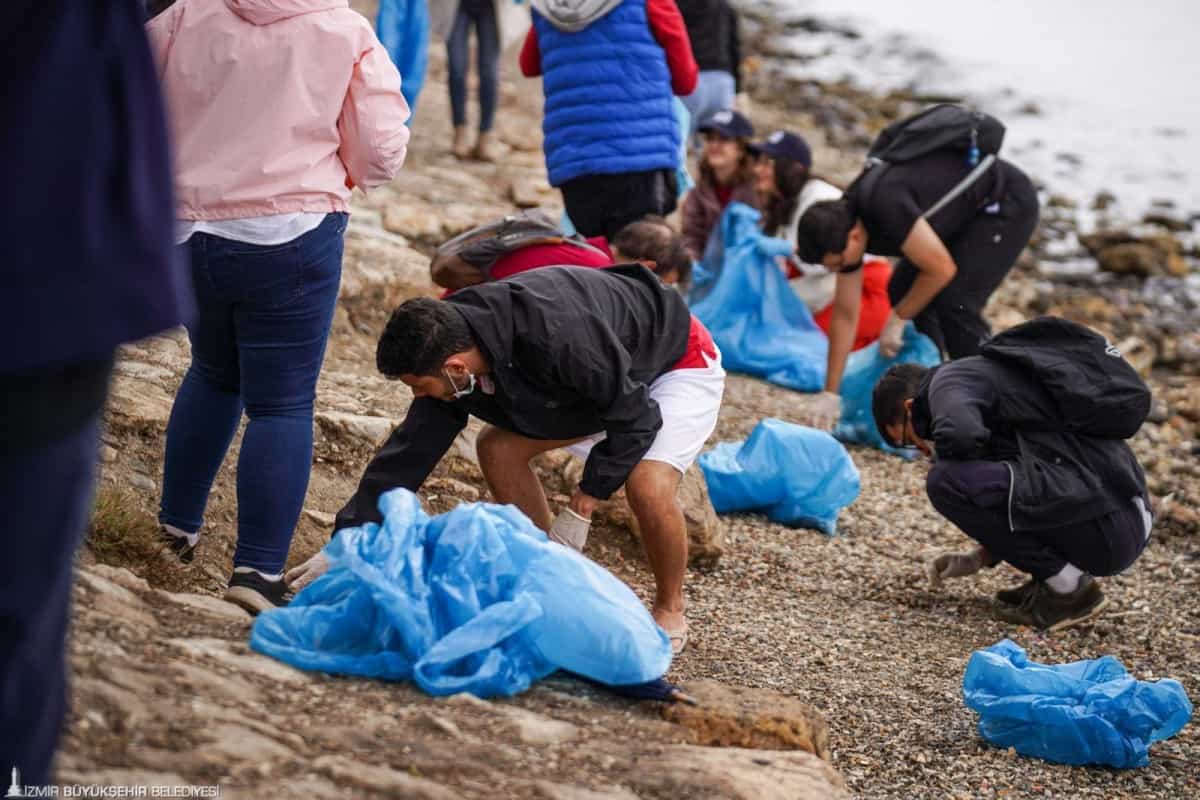 İzmirliler, Dünya Rekoru İçin Kıyıları Temizledi