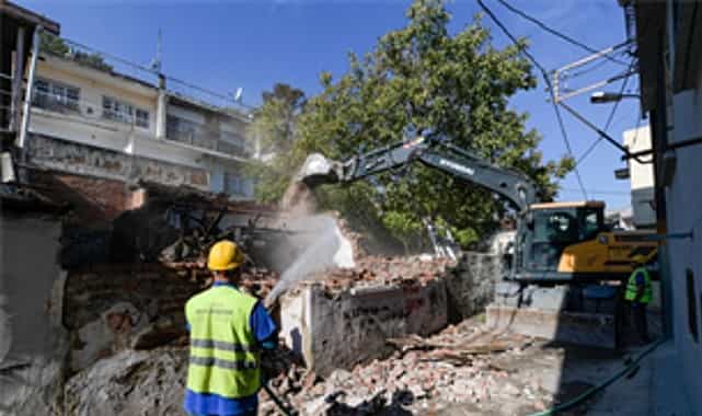 Ballıkuyu dönüşüm bölgesindeki metruk yapılar yıkılıyor 1 ballikuyu donusum bolgesindeki metruk yapilar yikiliyor