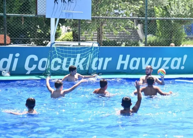 Manisa’da 6 Binden Fazla Öğrenci Yazı Serin Geçirdi 1 Manisa’da 6 Binden Fazla Öğrenci Yazı Serin Geçirdi