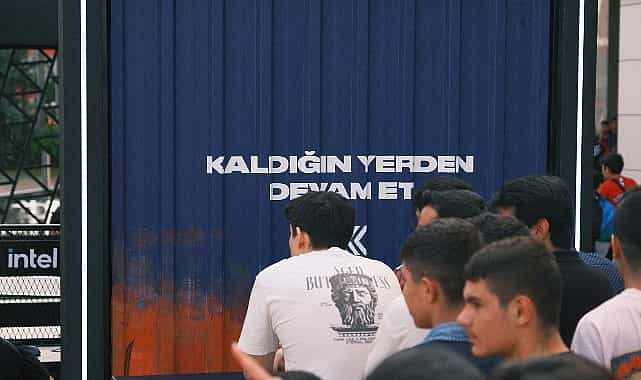 excaliburun gucu replay turnuvasinda oyuncularla bulustu