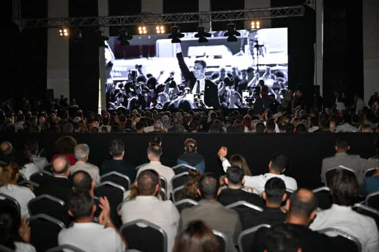 Ferdi Zeyrek’in Adı Ferdi Zeyrek Vakfı ile Yaşatılıyor