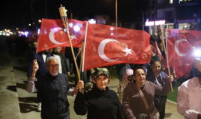guzelbahcede 102 yil coskusu kortej ve konserle kutlandi