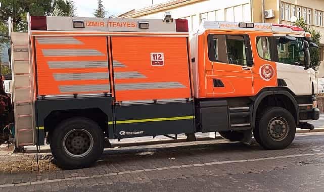 izmir itfaiyesi deprem sonrasi destek icin sindirgida