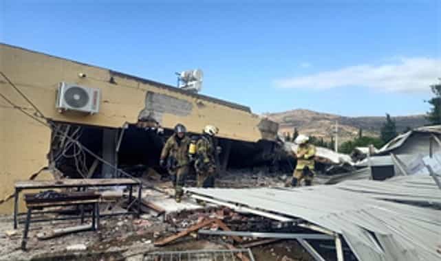 izmir itfaiyesi gocuk altinda kalan yurttasi kurtardi