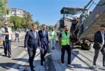 izmirin yollarinda gece gunduz asfalt calismasi