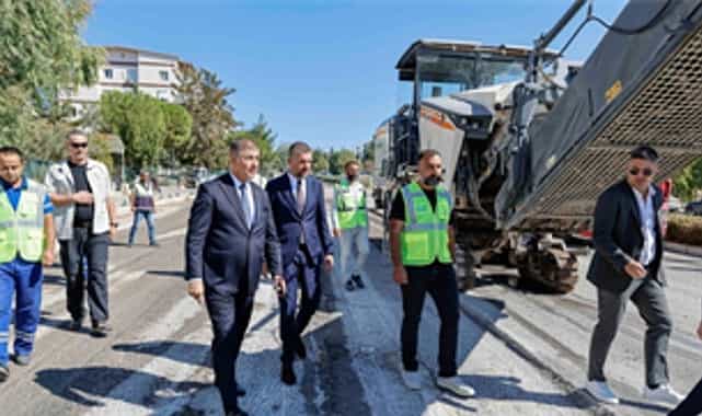 izmirin yollarinda gece gunduz asfalt calismasi