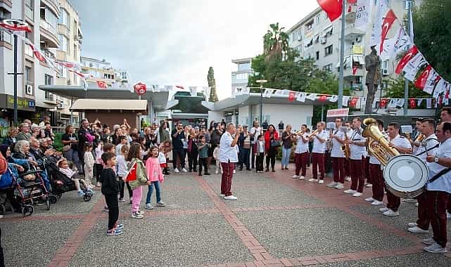 karsiyakada 7den 77ye cumhuriyet coskusu