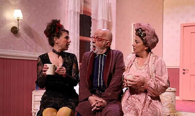 sehrin tiyatrosu yatak odasi komedisi oyunuyla maltepede