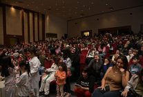 sevimli kahramanlar yarisiyor tiyatrosu miniklerle bulustu