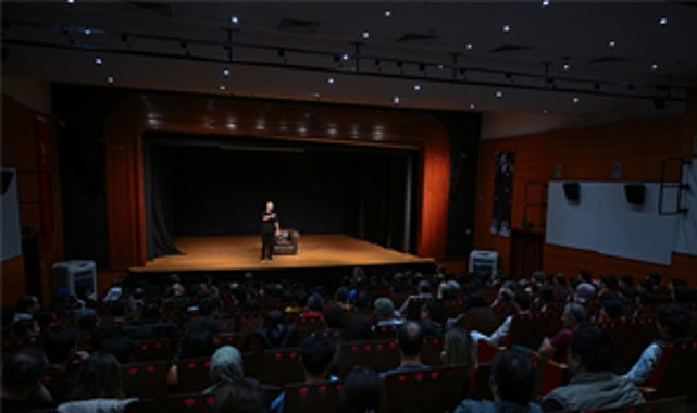 Tahsin Hasoğlu’ndan İZKİTAP’ta kahkaha dolu gece 1 tahsin hasoglundan izkitapta kahkaha dolu gece