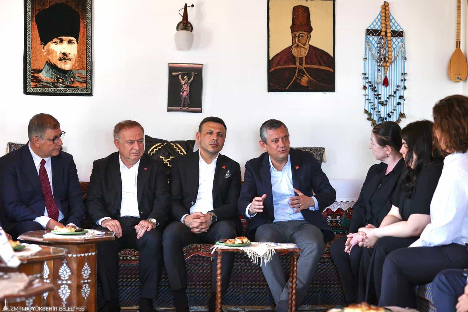 Başkan Tugay, İstanbul'da CHP Genel Başkanı Özgür Özel ile bir araya geldi 1 04052025 153535 0