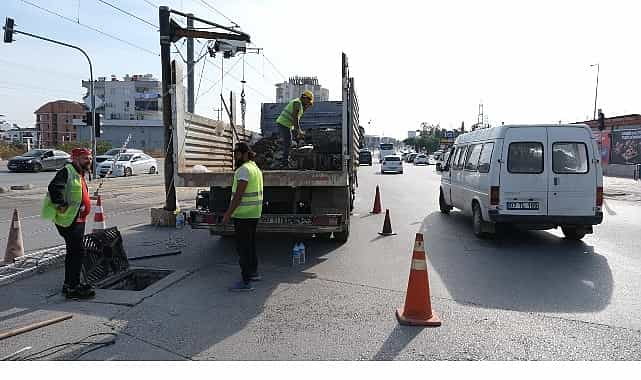 asat kepezde yagmursuyu hatlarini temizliyor