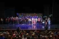 bakirkoy belediye tiyatrolarinin oyunlarinda koltuk genclerin