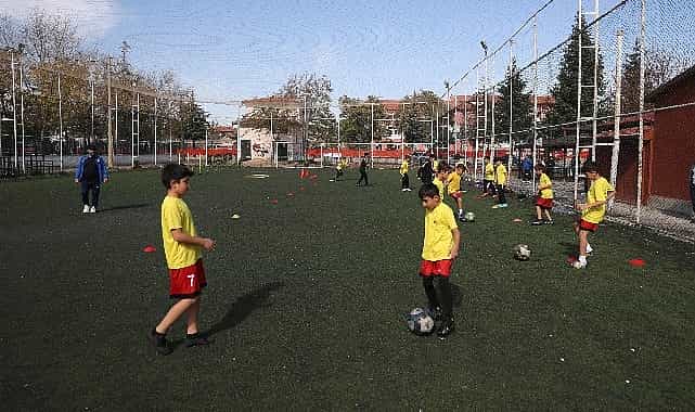 baskan altay 28 ilcemizde kis spor okulumuza katilan 13 bin ogrencimize basarilar diliyorum