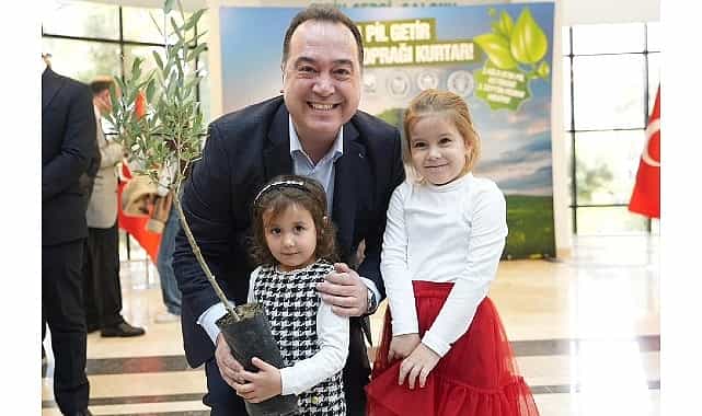 buyuksehirden ornek cevre projesi atik pil getirene zeytin fidani