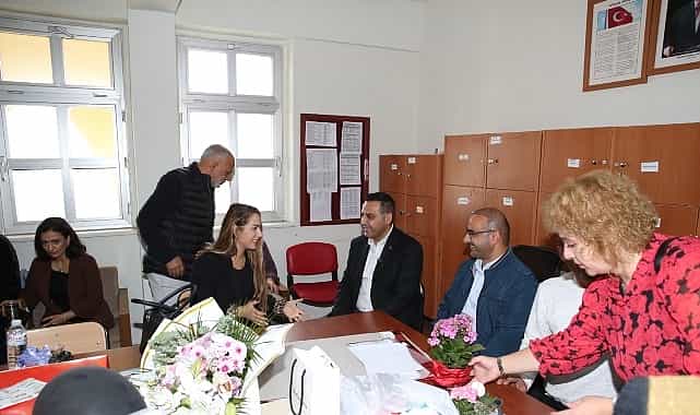 cigli belediyesinden ogretmenler gununde anlamli kutlama