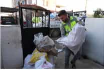 dikili belediyesi ihtiyac sahibi vatandaslarin yanlarinda olmaya devam ediyor