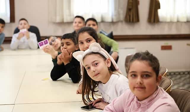 dunya cocuk haklari gununde cocuklar haklarini ogrendi