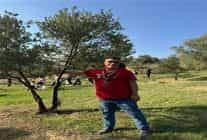 engelli yurttaslar ve yakinlari zeytin hasadinda bulustu