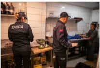 guzelbahce belediyesi zabita ekiplerinden restoranlara siki denetim