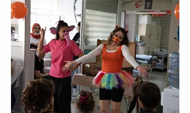 izmir sehir tiyatrolarinin sanat iyilestirir projesi suruyor