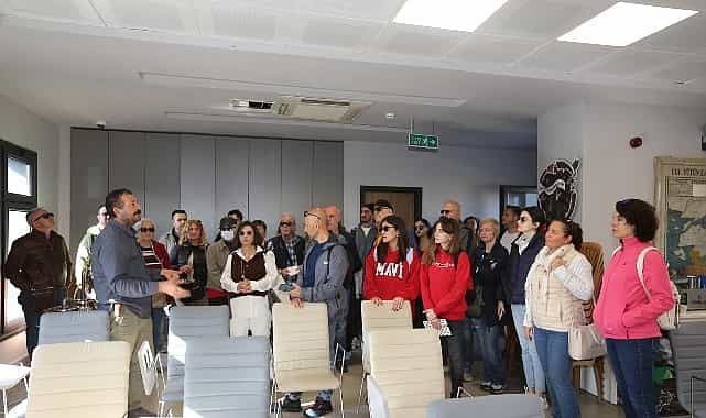 izmirli turist rehberlerinden efes tarlasi yasam koyune egitim ziyareti