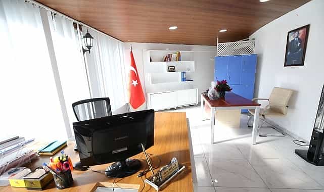 karsiyakada kadinlar yalniz degil