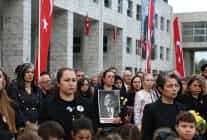 nilufer atasini cumhuriyet meydaninda andi