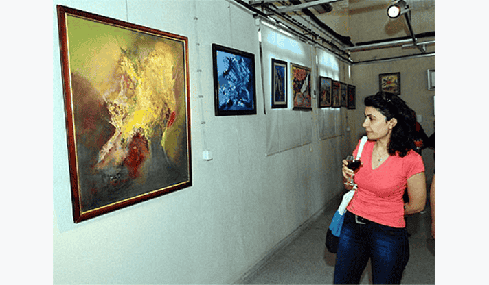 Sanatçı hemşireler parmak ısırttı 1 20100512 6332 59559