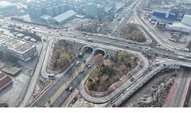 baskan altay marangozlar koprusunun ust kisminda iki seridi hizmete actik 3 serit ile katilma ve ayrilma seritleri yakin zamanda tamamlanacak