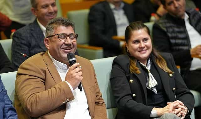 baskan dutlulu ticaret odasinda is insanlari ile bulustu