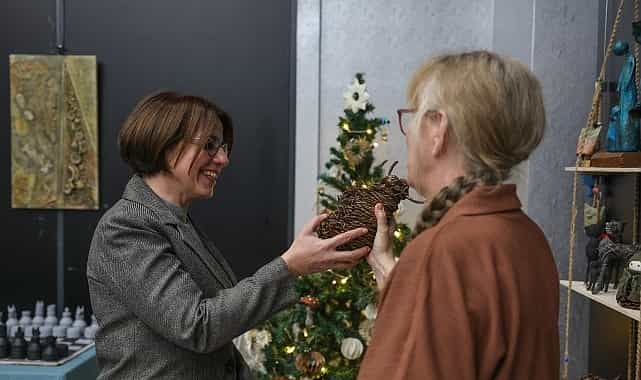 baskan koymen atiklardan harikalara sergisini ziyaret etti