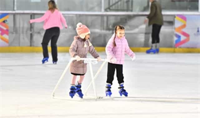buyuksehir kulturpark ve bostanlida buz pisti kuruyor