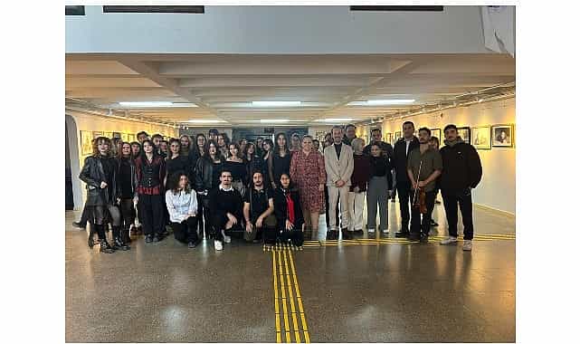 Egeli öğrenciler karakalem sanatında buluştu 1 egeli ogrenciler karakalem sanatinda bulustu