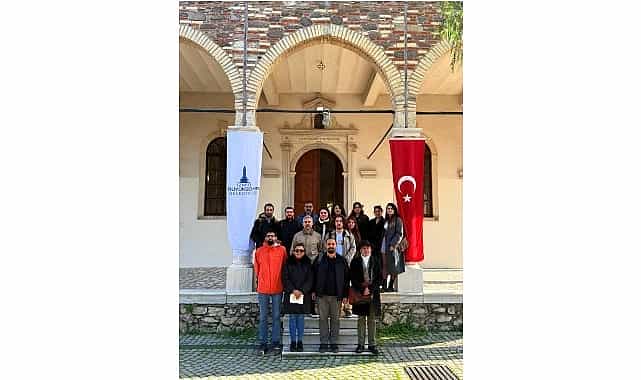 gazeteciler izmirin kalbinde bulustu bir arada yasamin izlerini takip etti