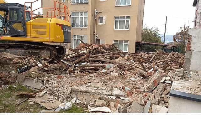 golcuk riskli yapilardan arindiriliyor