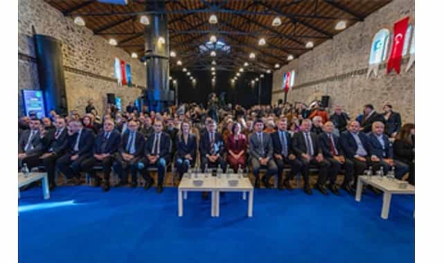 gururla umutla ve kararlilikla izmirin gelecegini insa ediyoruz