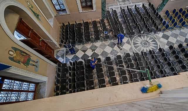 izmirin ibadethaneleri piril piril