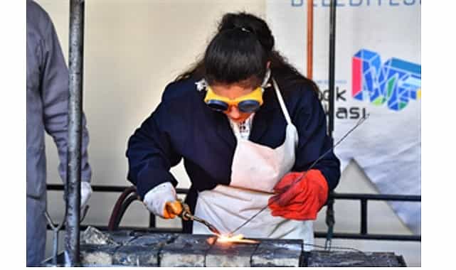 izmirin istihdam ussu 2025te fabrika gibi calisti