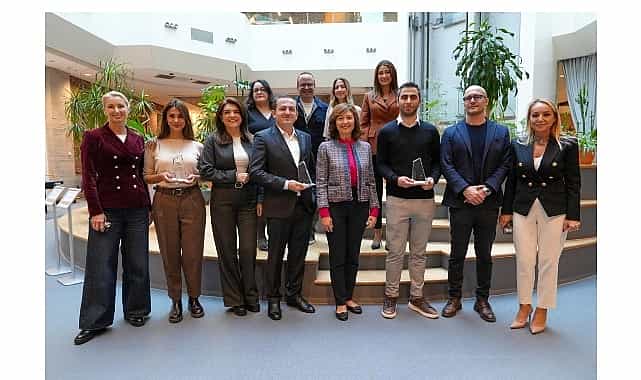 microsoft turkiye ile teknolojide kadin derneginin is birliginde gerceklesen secure the future egitimini tamamlayan genc kadinlar siber guvenlik alaninda uzmanlasmaya hazir