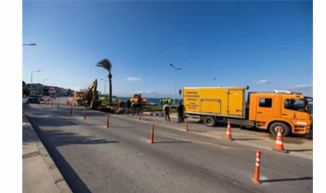 mithatpasa caddesindeki ana boru arizasi icin izsu seferber oldu